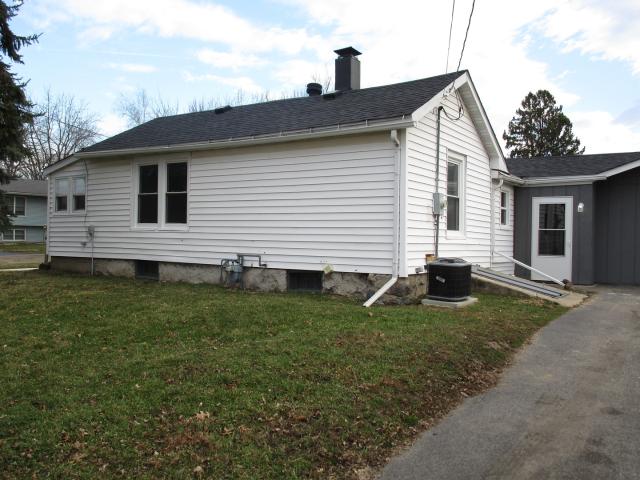 House for sale in Mchenry, Illinois