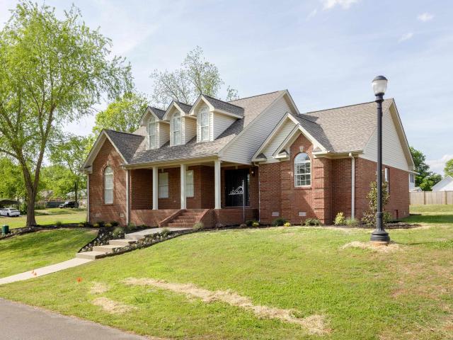 House for sale in Richmond Hills, Tuscumbia