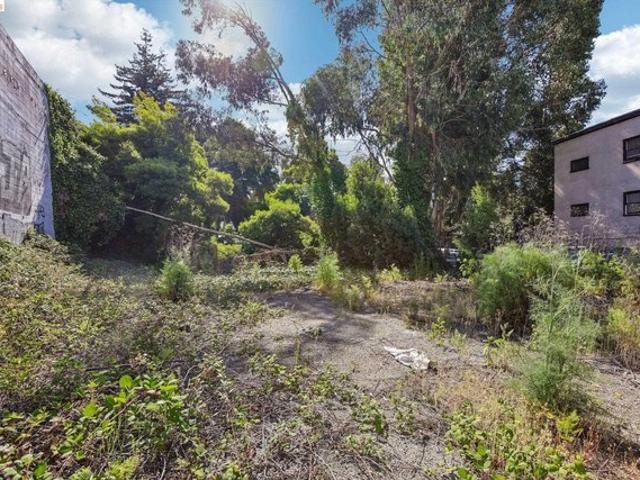 Land for sale in Oakland, California