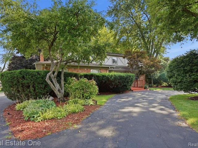 House for sale in Commerce Township, Michigan