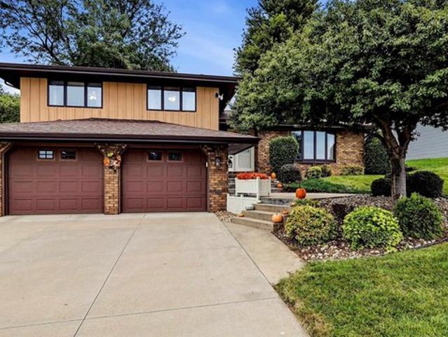 House for sale in Dubuque, Dubuque County