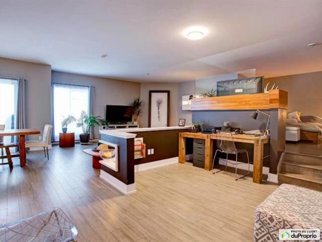 Apartment for rent in La Prairie, Montérégie