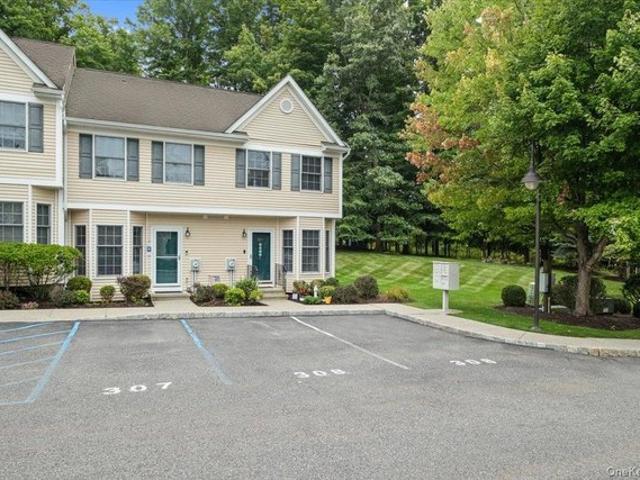 Condo for sale in Baldwin Place, New York