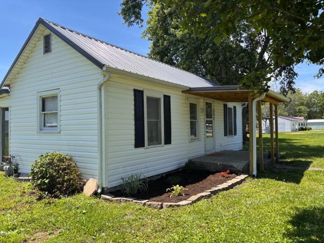 House for sale in Woodlawn, Illinois