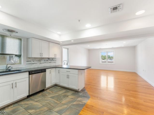 Condo for sale in Linden, New Jersey