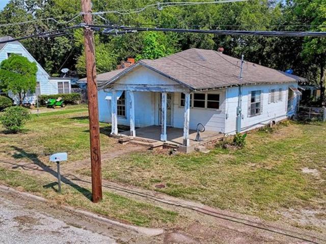 House for sale in Bowie, Texas