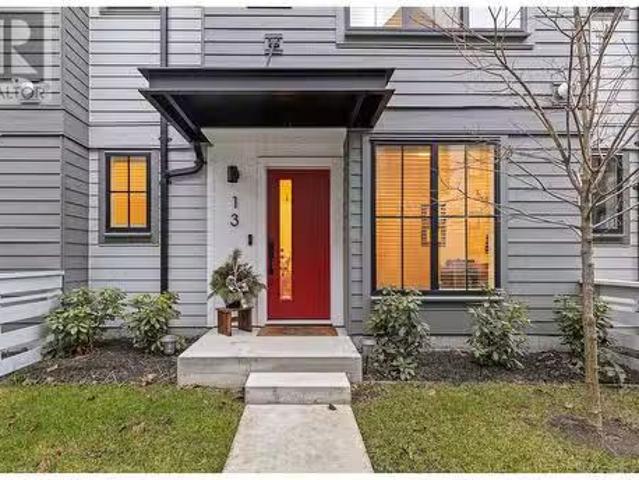 Condo for sale in Winfield, British Columbia