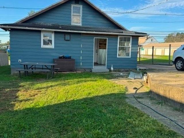 House for sale in Hooverson Heights, Follansbee