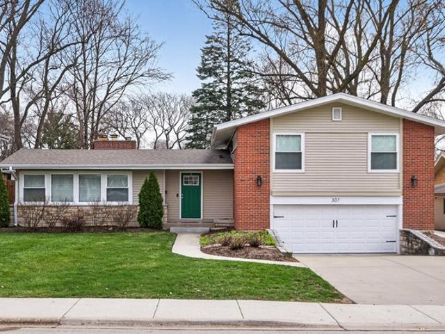 House for sale in Arlington Heights, Illinois