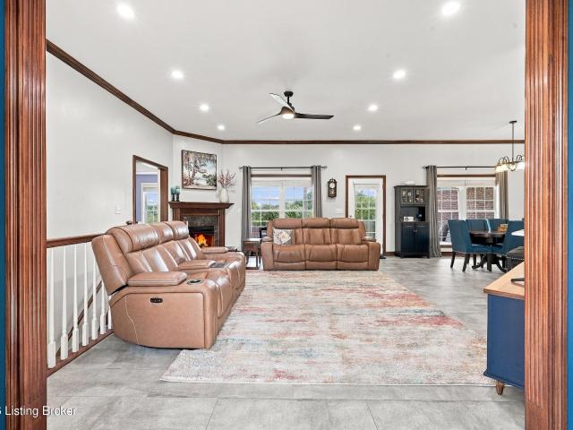 House for sale in Mount Washington, Bullitt County