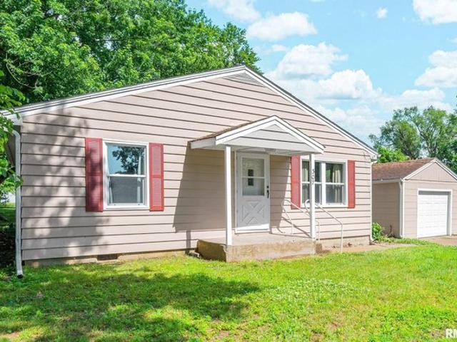 House for sale in Washington, Illinois