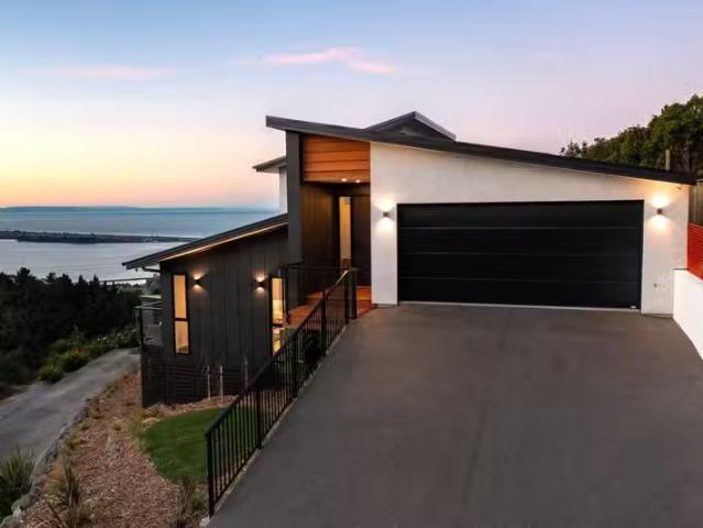 House for sale in Chaslands, Canterbury