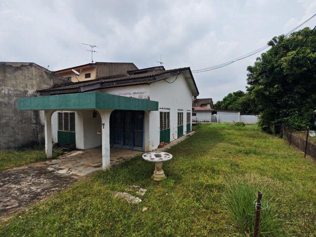 Terraced House for sale in Malaka
