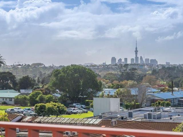 Apartment for rent in Point Chevalier, Albert-Eden