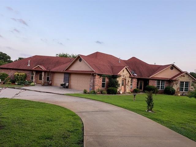 House for sale in Pottsboro, Texas