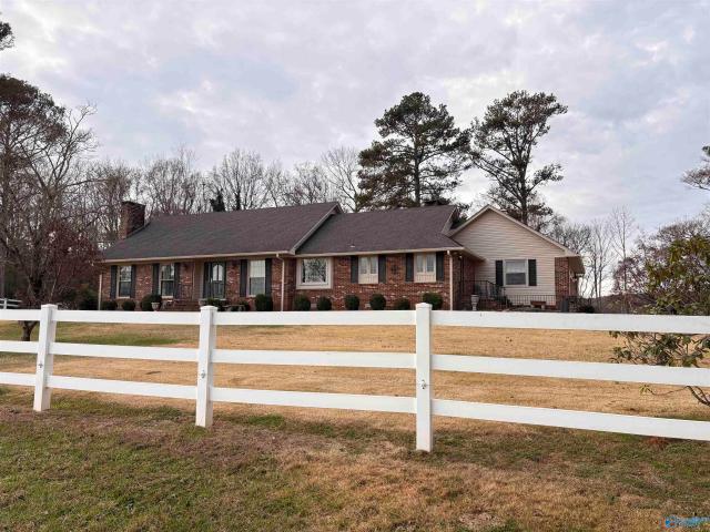 House for sale in Hollywood, Alabama
