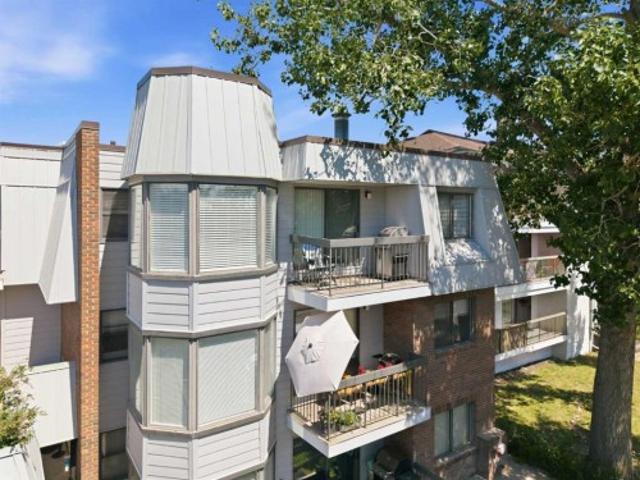 Condo for sale in Windsor Park, Calgary