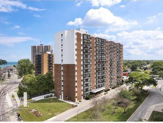 Condo for sale in Riverside, Windsor