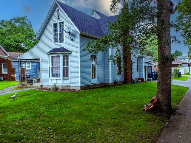 House for sale in Watseka, Illinois