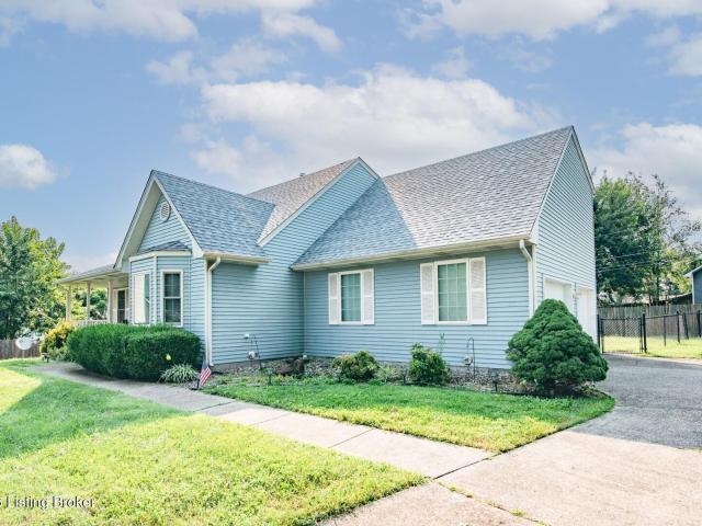 House for sale in Cecilia, Kentucky