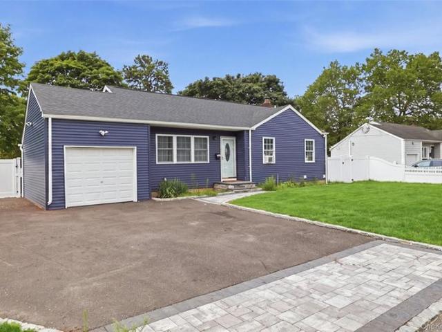 House for sale in Bohemia, New York