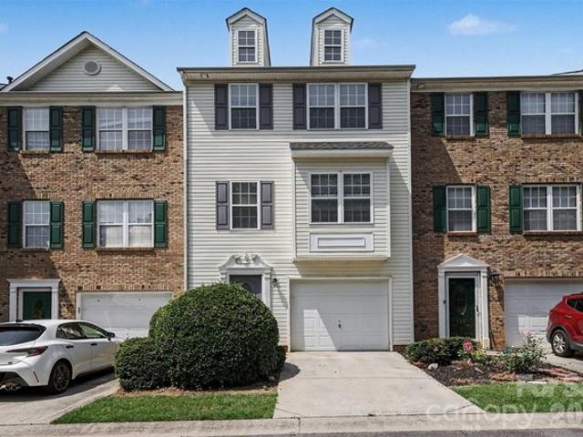 Townhouse for sale in Mount Holly, North Carolina