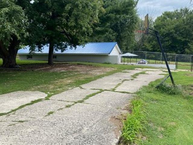 House for sale in Sturgeon, Missouri