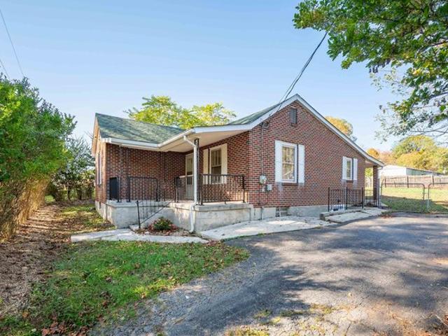 House for sale in Floyd, Floyd County