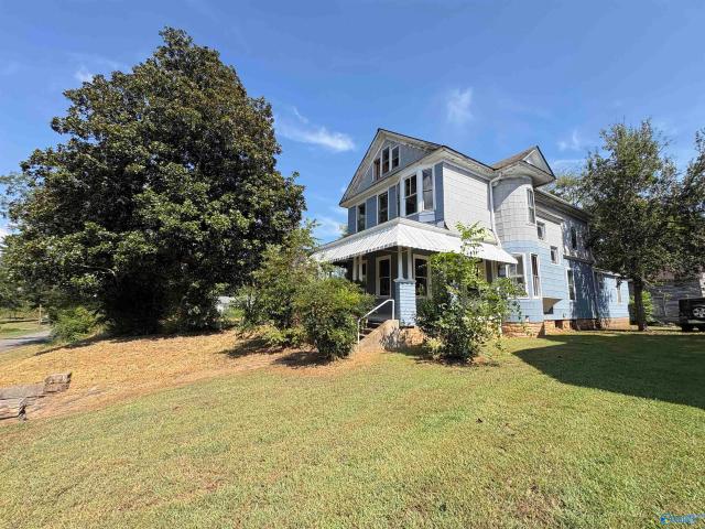 House for sale in Bridgeport, Alabama