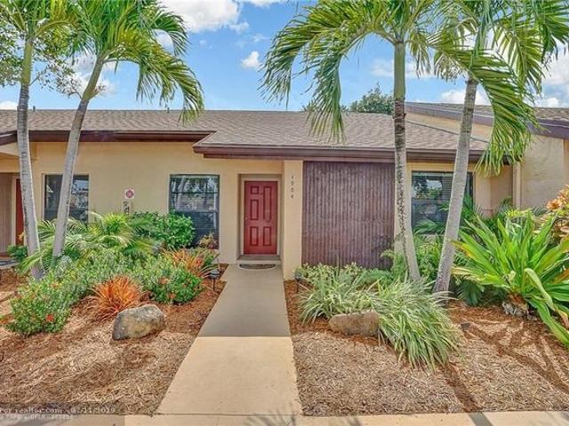 Townhouse for sale in Oakland Park, Florida