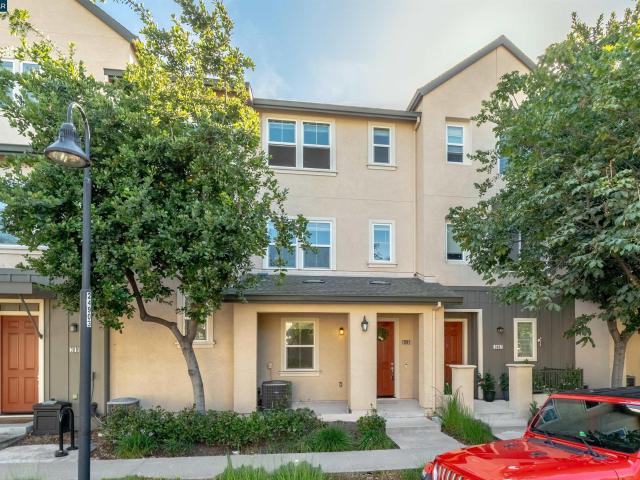 Condo for sale in Hayward, California