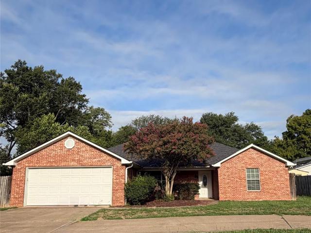 House for sale in Lindale, Smith County