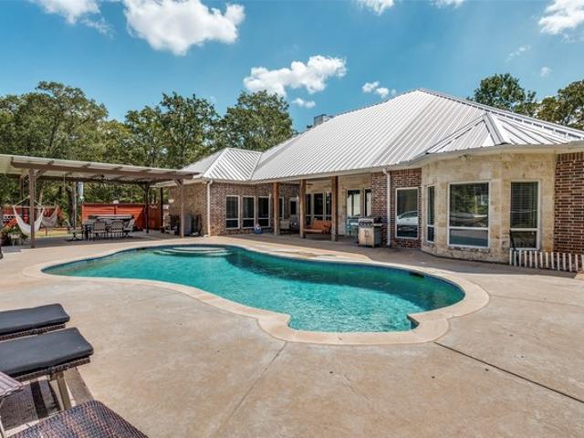 House for sale in Kemp, Texas