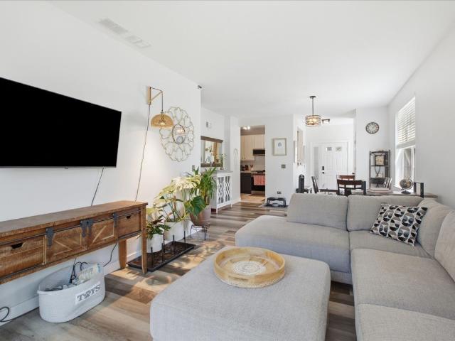 Property for rent in Lindenhurst, Illinois