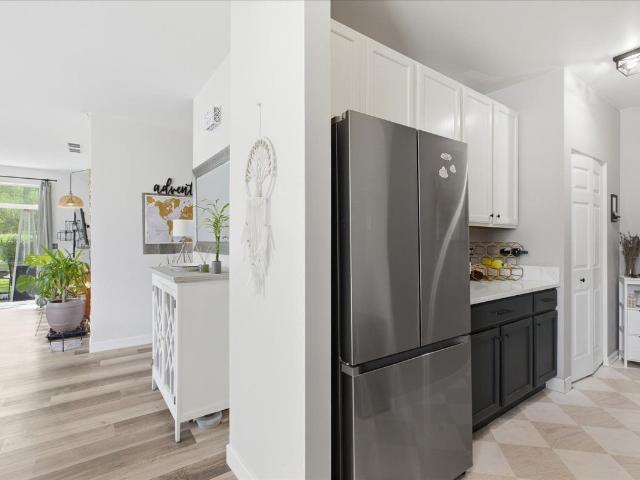 Condo for rent in Lindenhurst, Illinois