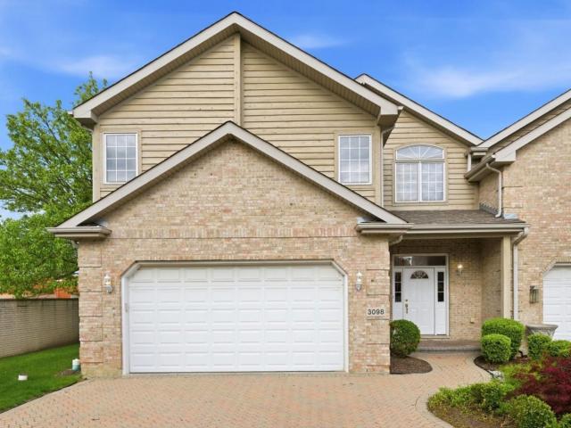 Townhouse for sale in Westchester, Illinois