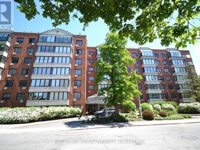 Condo for sale in Rideau-Rockcliffe, Ottawa