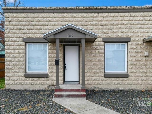House for sale in Emmett, Gem County