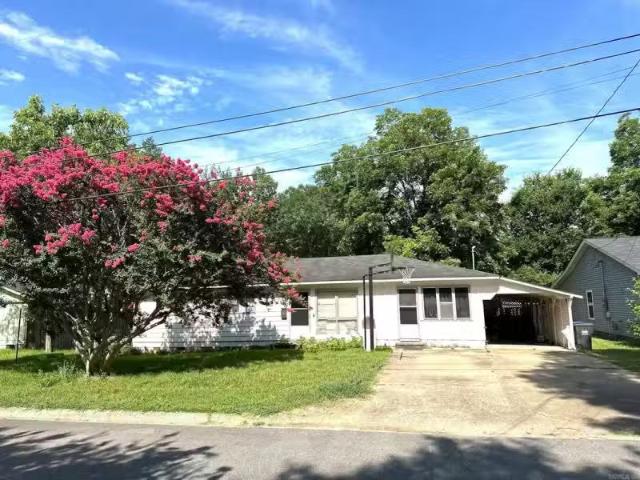 House for rent in Benton