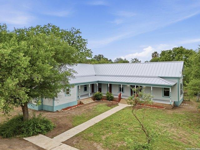 House for sale in Knippa, Texas