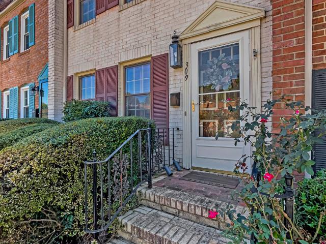 Condo for sale in Georgetown Townhomes, Athens