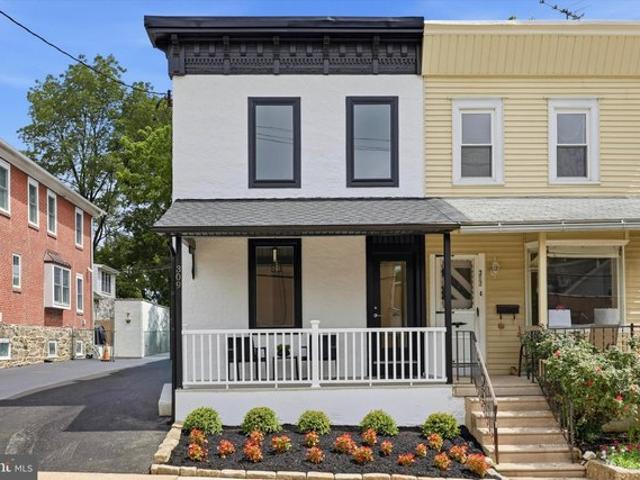 Townhouse for sale in Ardmore, Pennsylvania