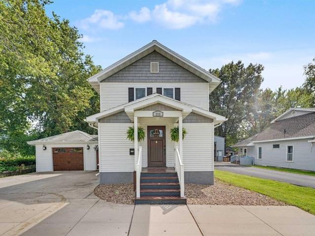 House for sale in Independence, Iowa