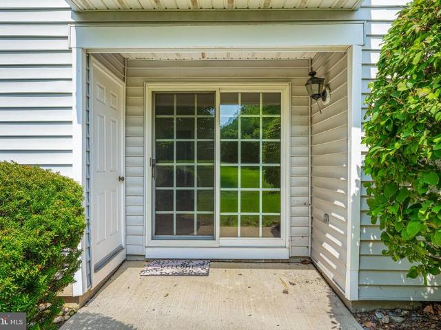 Townhouse for sale in Neshanic Station, New Jersey