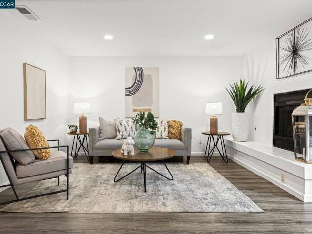 Townhouse for sale in Martinez, California
