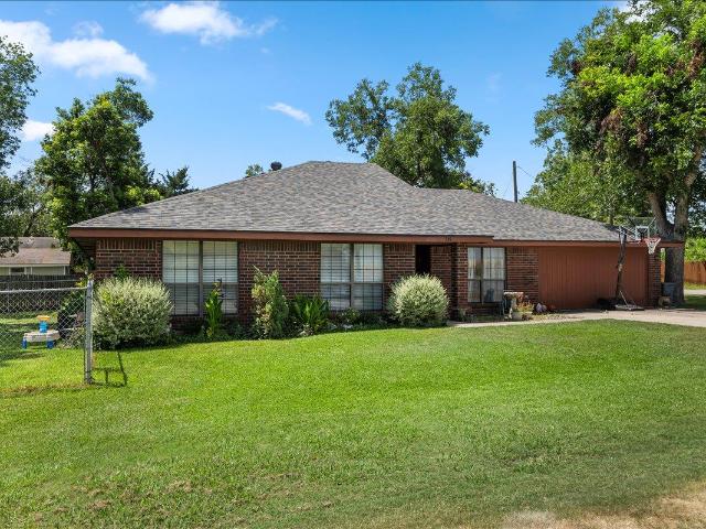 House for sale in Milam, Texas
