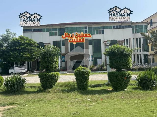 Building for rent in اسلام آباد, زون 1