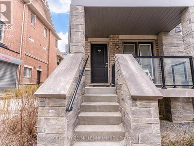 Townhouse for sale in Georgina, Ontario