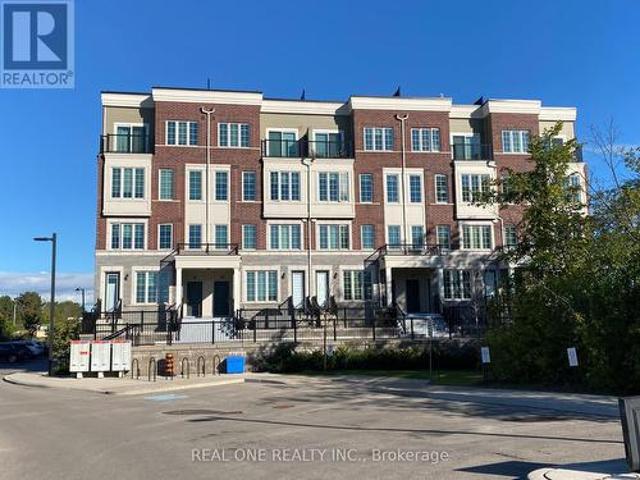 Townhouse for rent in Oakville, Golden Horseshoe