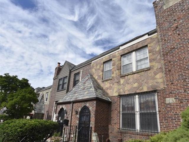 House for sale in Queens, Arverne